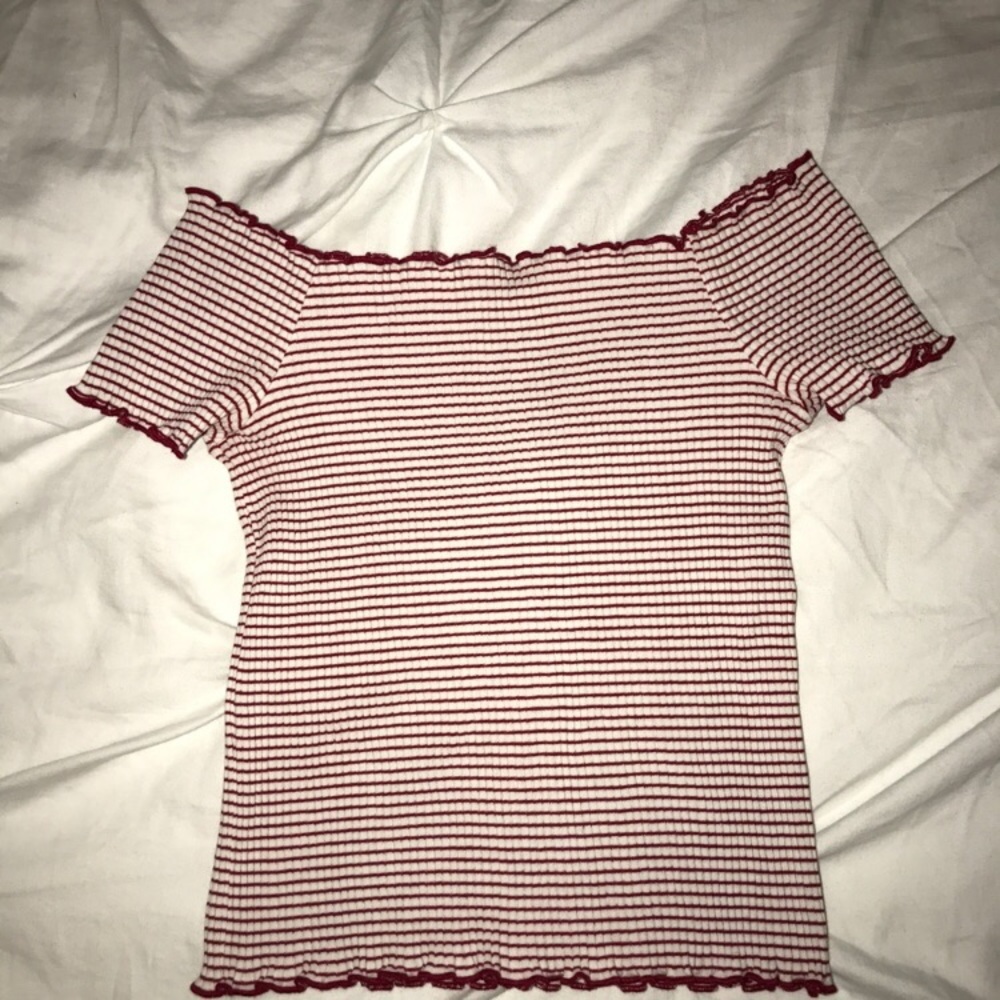 ✨SOLD ✨Off Shoulder Ruffle Top - Picture 3 of 3